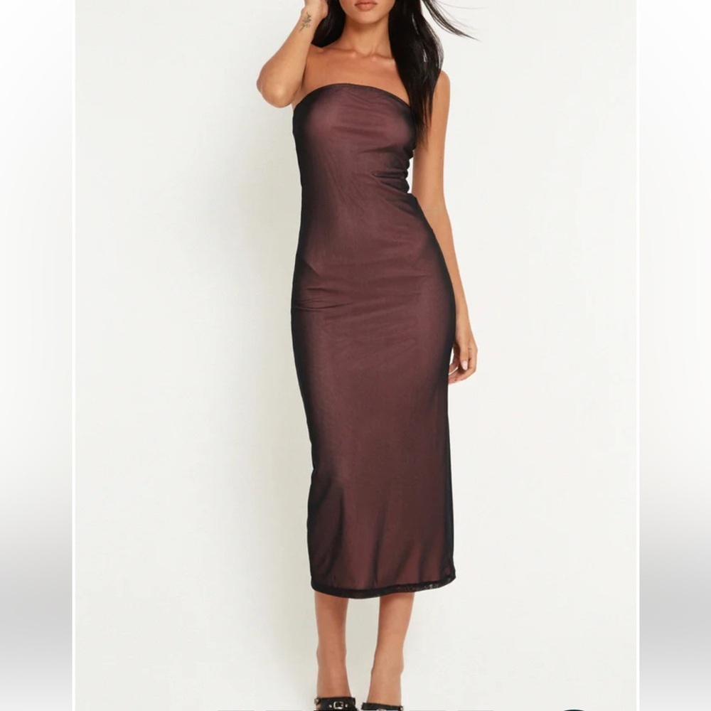 Motel Rosbandi Bandeau Midi Dress In Black
Pink Lining